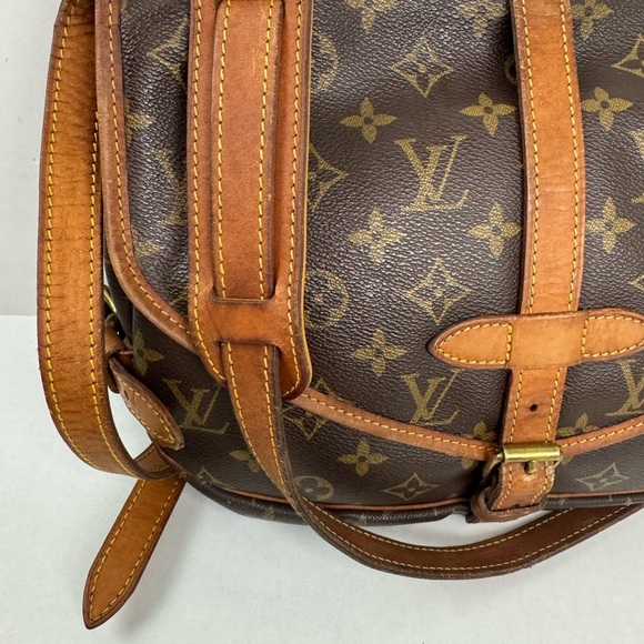 LOUIS VUITTON Monogram Saumur 30 Brown Crossbody shoulder bag. - Picture 4 of 15